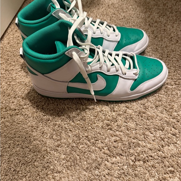 Nike Dunk High Top - Kelly Green & White - Picture 2 of 4